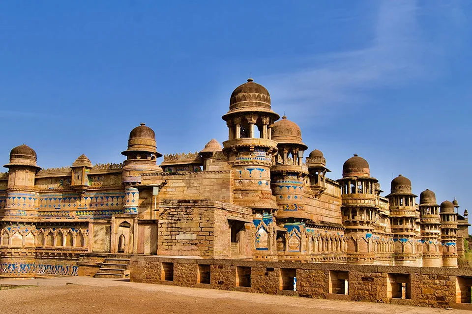 Amber Palace Jaipur showcasing stunning Rajput architecture and panoramic hilltop views