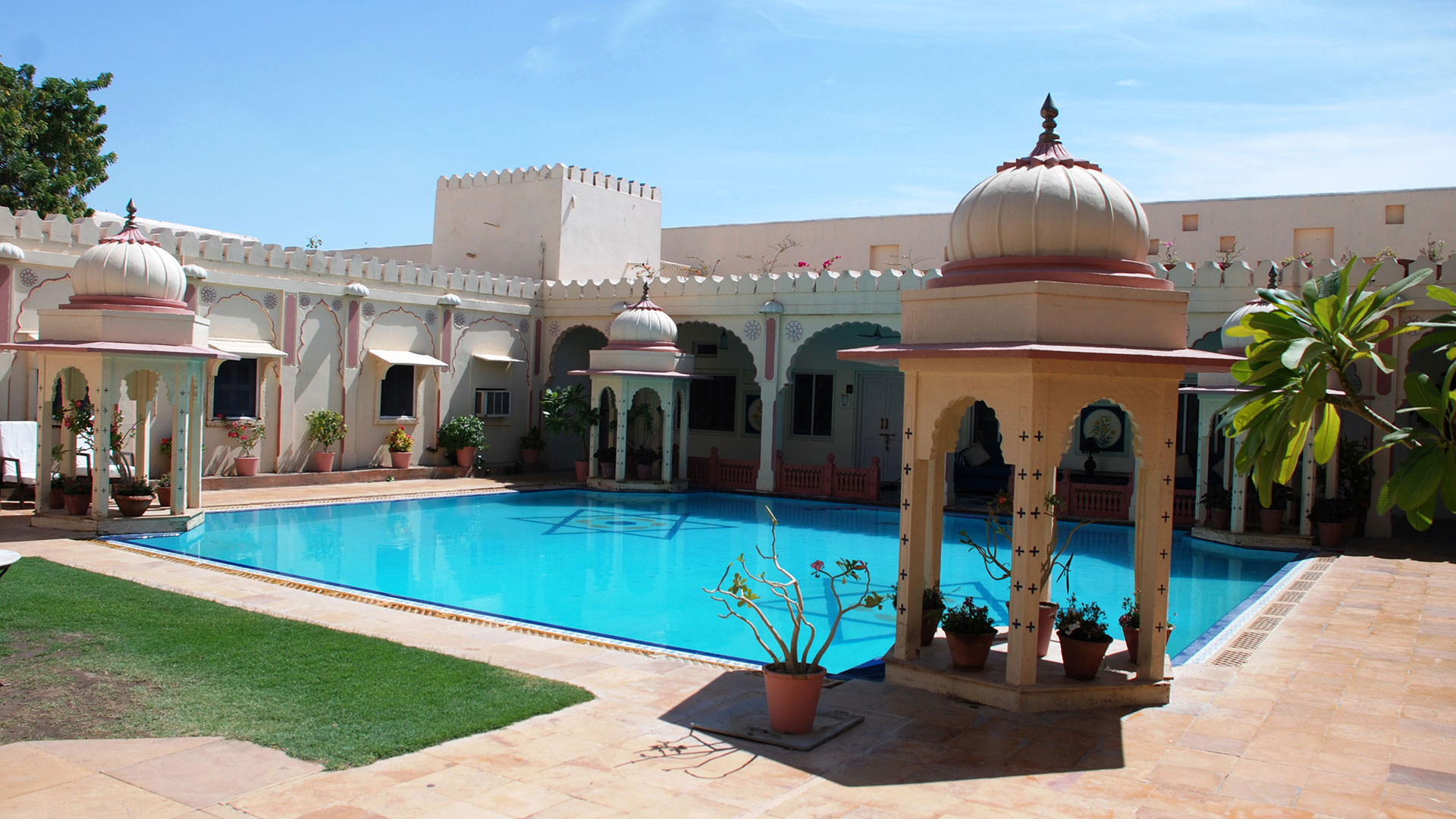 Top 10 Rajasthan Royal Hotels for Royal Feel