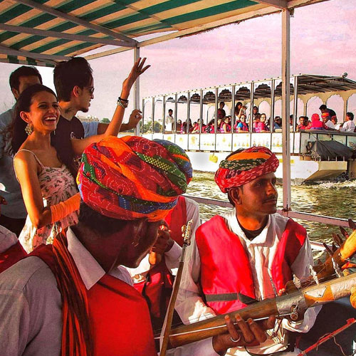 boat-ride-at-lake-pichola-jaipur
