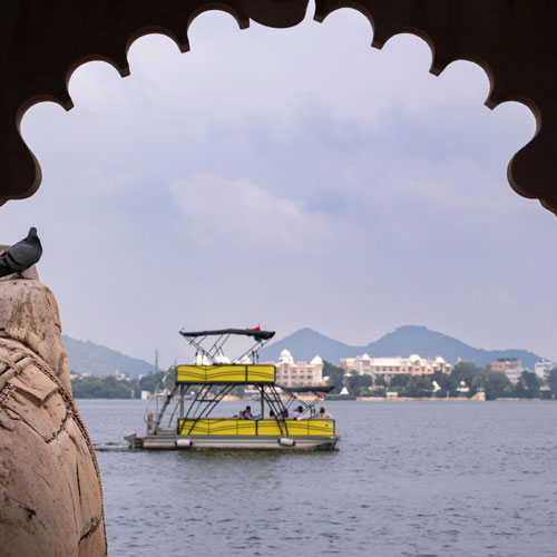 boat-ride-at-lake-pichola