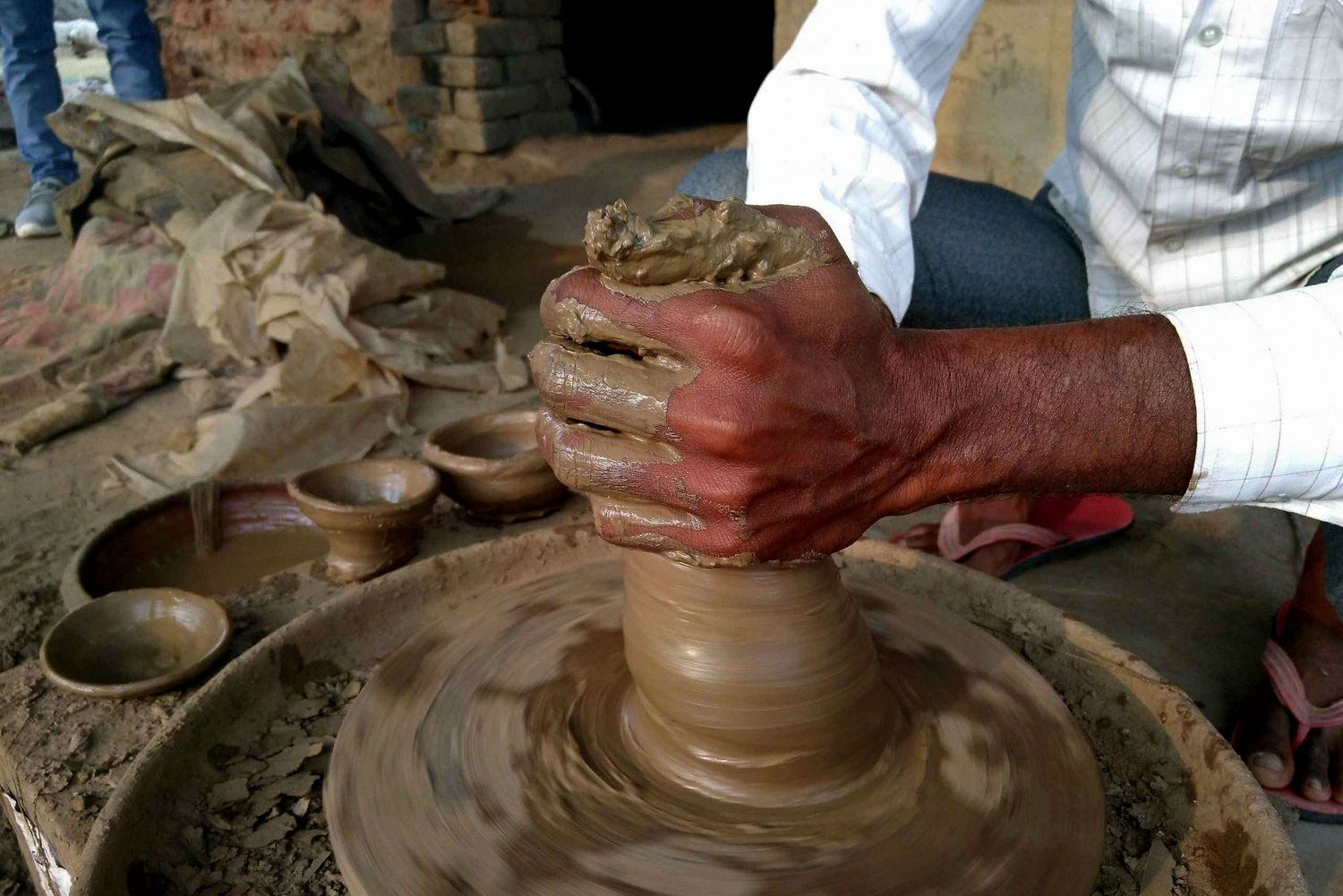 Rajasthan cultural tour showcasing artisans at work and traditional crafts
