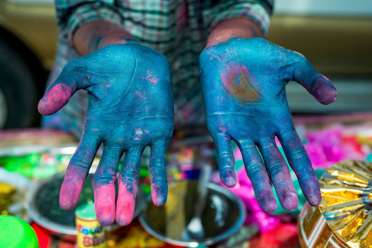 Colorful Rajasthan landscape showcasing traditional attire, architecture, and lively culture.